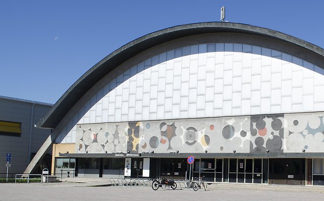 Entrén till Sporthallen.