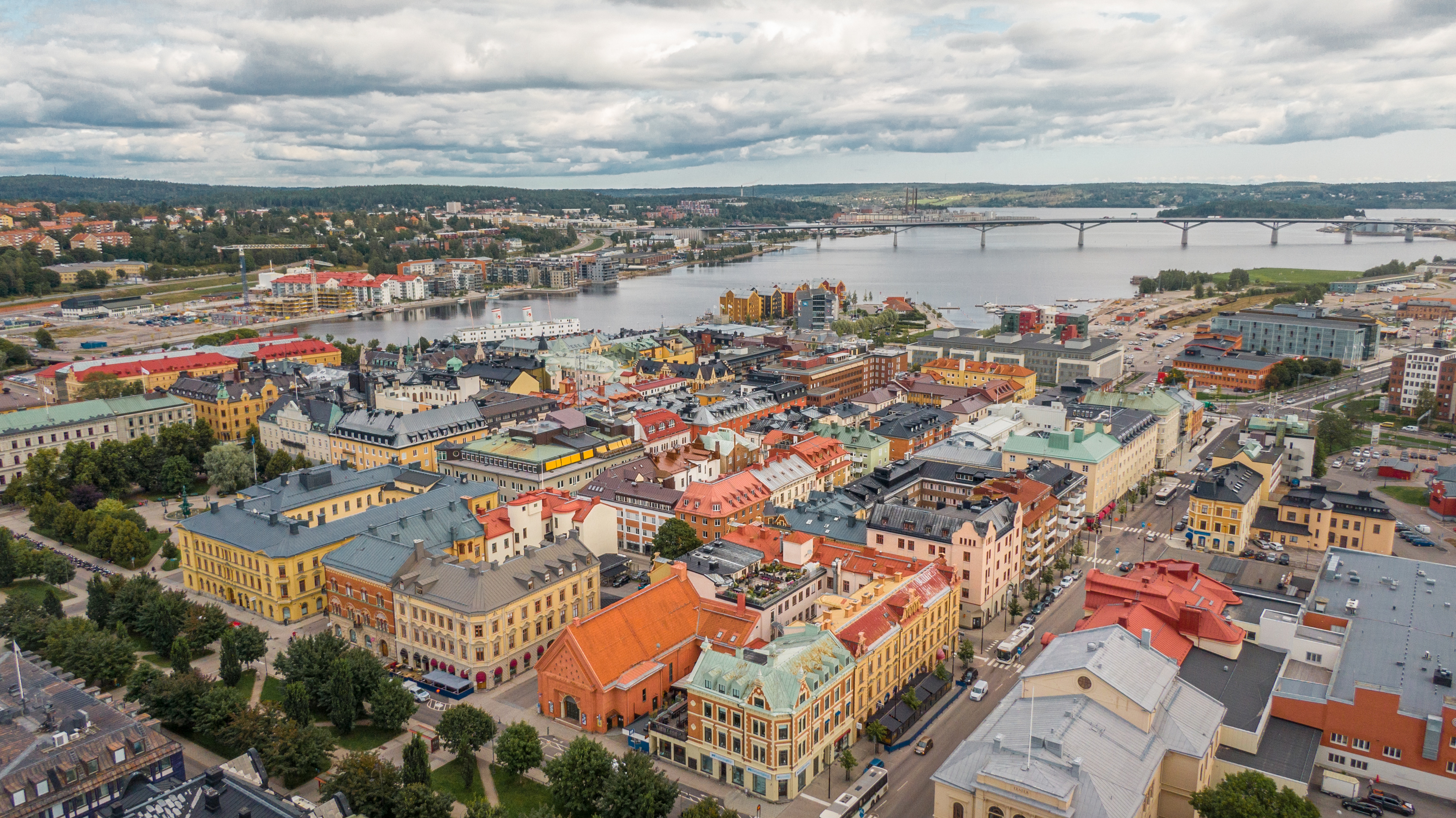 Drönarbild över Stenstan och Sundsvallsbron. Foto: 
Evelina Ytterbom