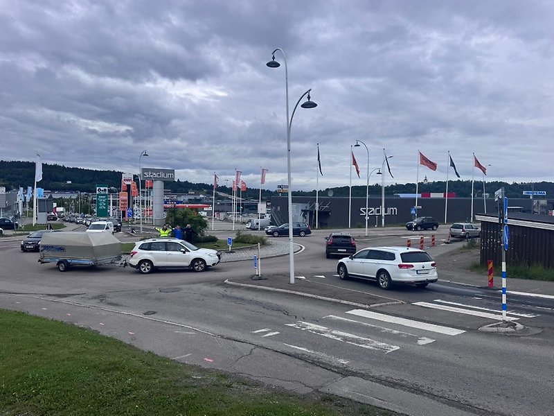 Bilar i cirkulationsplats